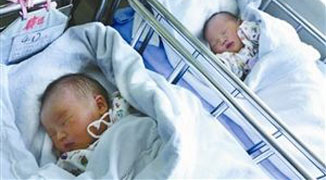 Identical Twins Have Identical Pregnancies & Identical Babies