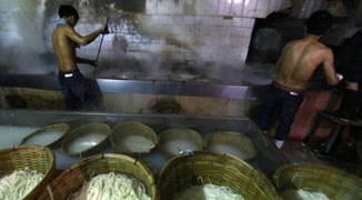 Factory Using Feet-Washing Water to Make Rice Noodles Exposed in Kunming