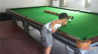 3 Year Old Snooker Prodigy from Anhui Gets a Taste of Fame