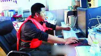 Photo of Heilongjiang Weatherman Working in Waist-deep Water Under Fire