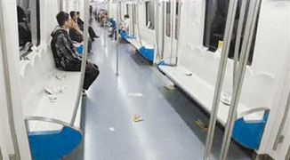 Uncivilized Passengers are “Locusts” According to Beijing Subway’s Weibo