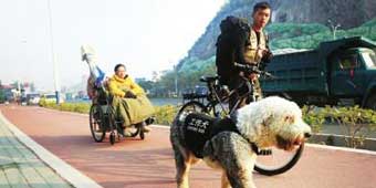 Man Takes Wheelchair-Bound Girlfriend on Trip around China