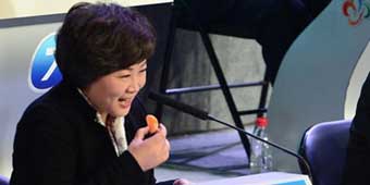 Wuhan District Chief Eats Contaminated Tangerine Live on Air 