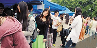 400 Chongqing College Students Try to Lose Weight to Earn Cash