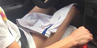 Tianjin Driver Detained for Picking Up Passenger While Pants-less 