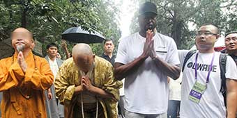 Was Dwyane Wade Tricked by Fake Shaolin Monks? 