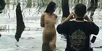 Woman Caught Taking Naked Pictures in a Lake in Dali 